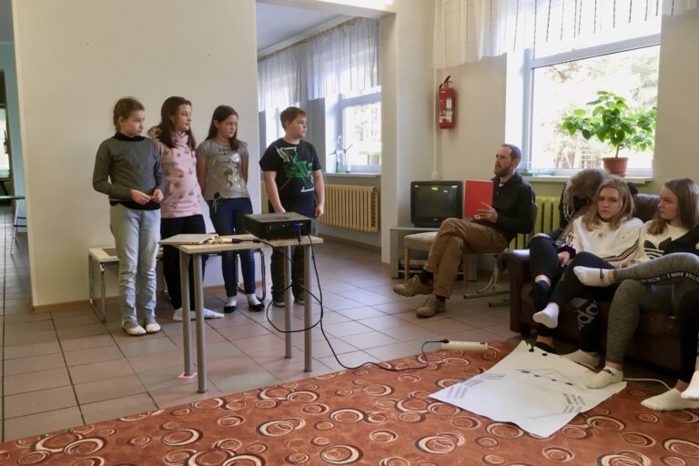 Võõrustajate esinemine