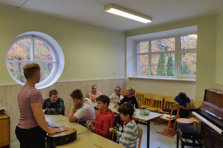 71765760_909241096122041_3265544208735272960_n