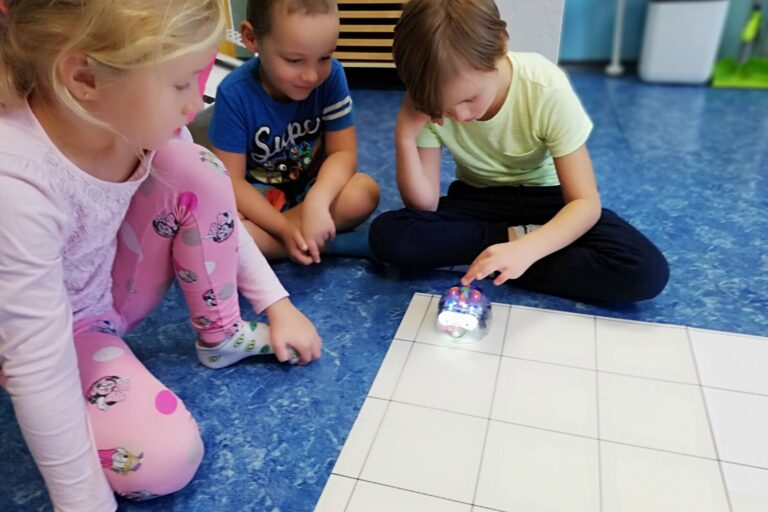 Vilkuvad nupud Robootika lasteaias